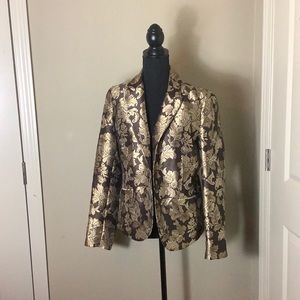 100% Polyester jacket. Fully lined.